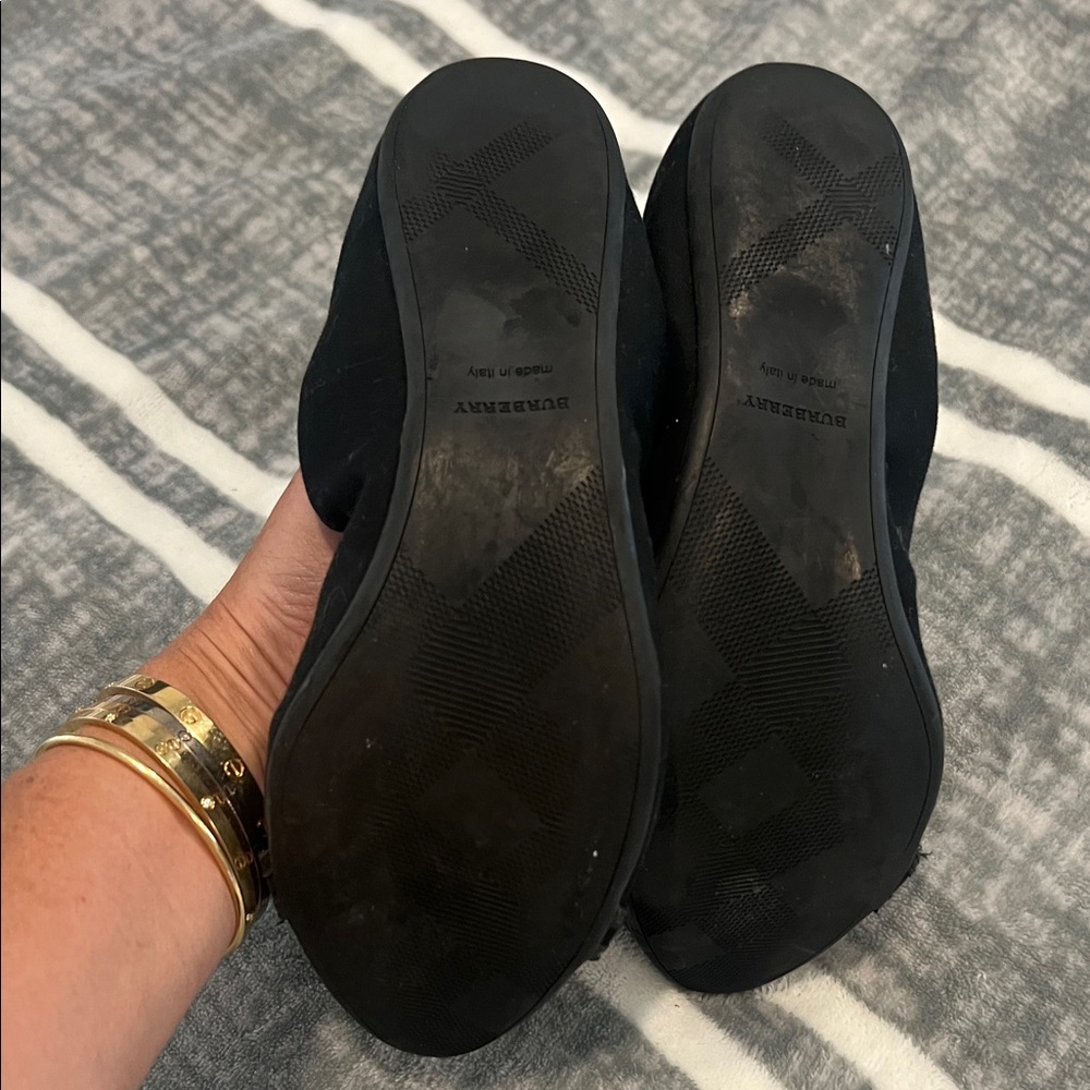 Black Burberry Women's Ballet Flats with Gold Buckle size 37 - Picture 3 of 3